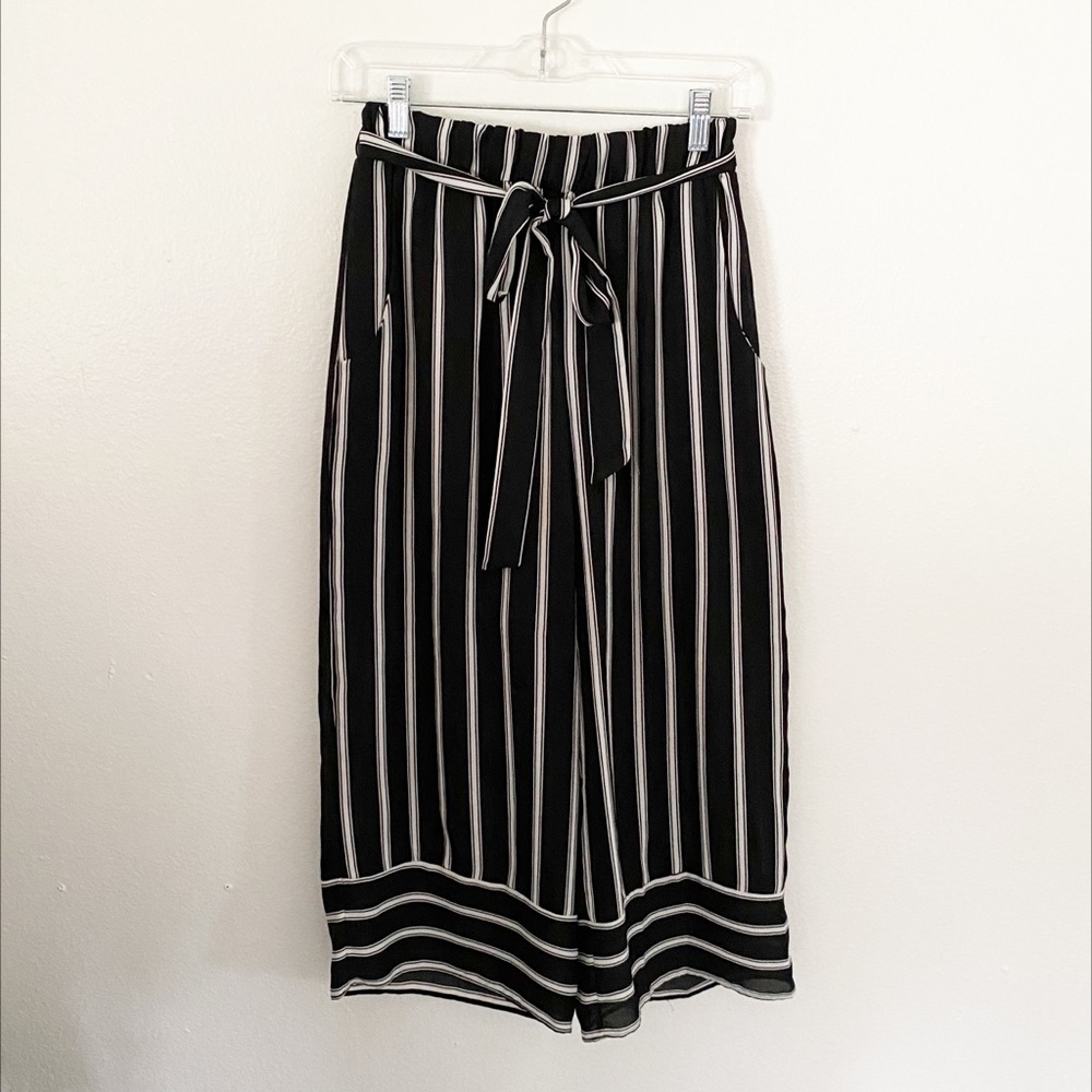 Black and White Striped Wide Leg Capri Palazzo Pants Size Small